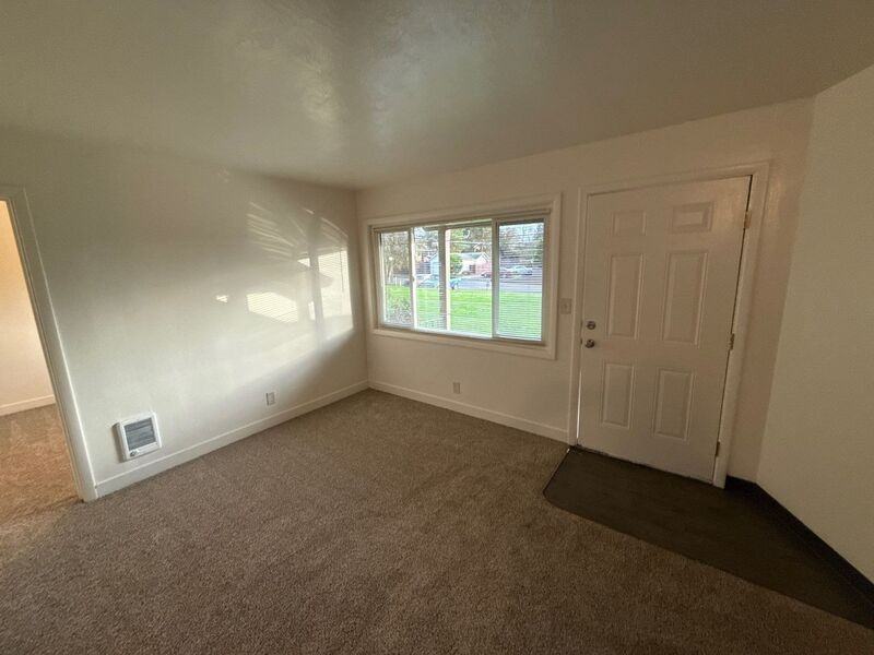 273 Kearney St S - Photo 3 of 15