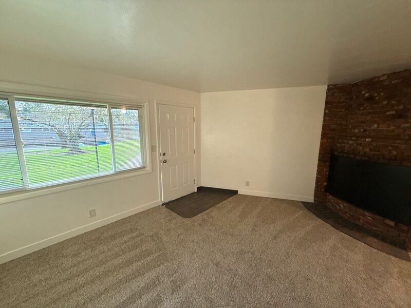 273 Kearney St S - Photo 4 of 15