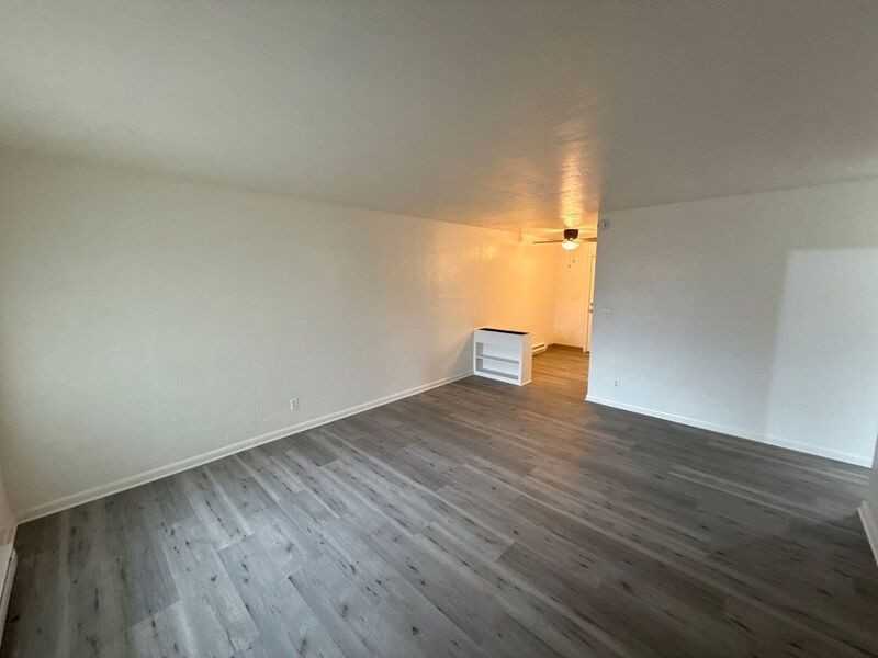 1835 Beach Ave Ne #5 - Photo 3 of 19