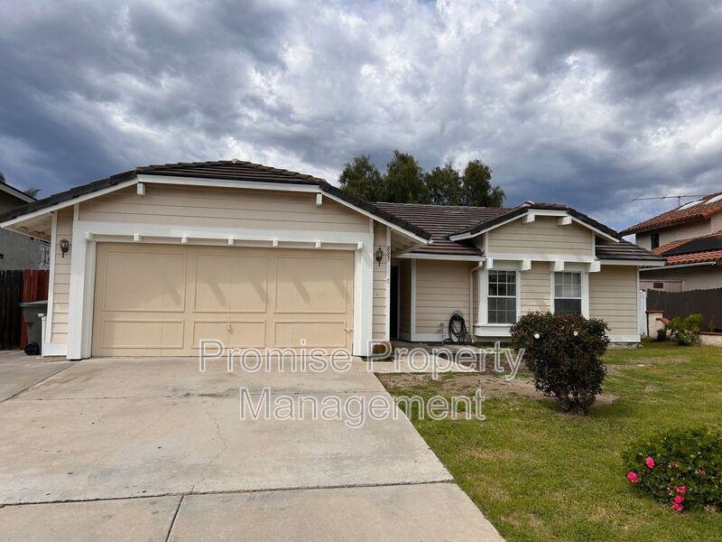 885 Pinewood Dr - Photo 2 of 14