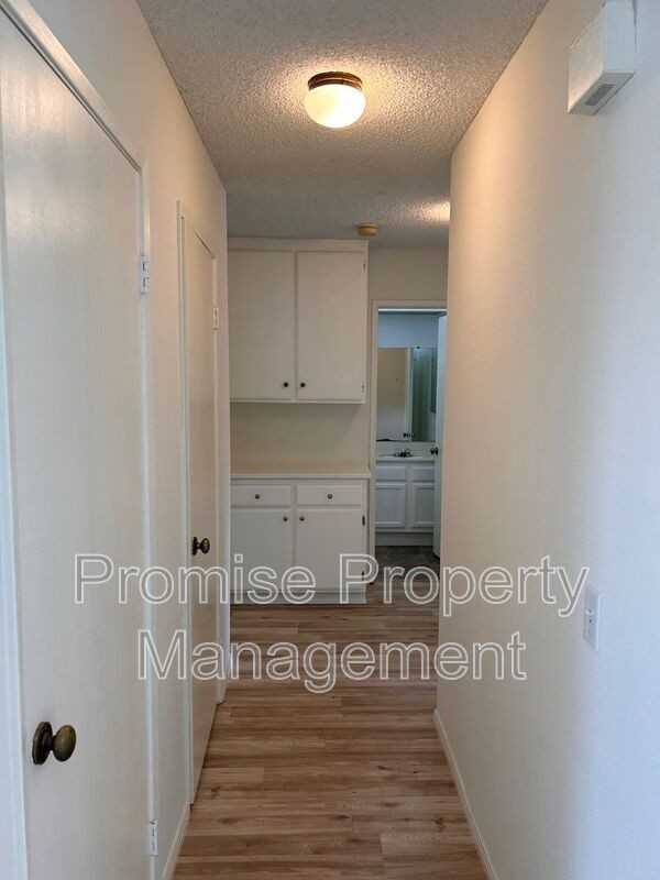 885 Pinewood Dr - Photo 4 of 14