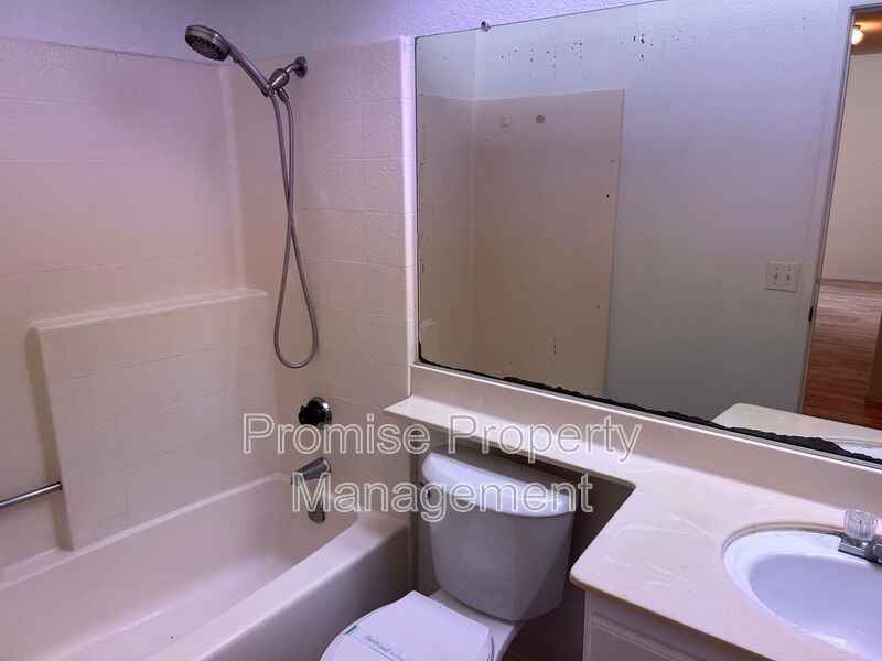 885 Pinewood Dr - Photo 5 of 14