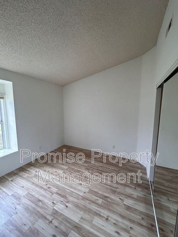 885 Pinewood Dr - Photo 6 of 14