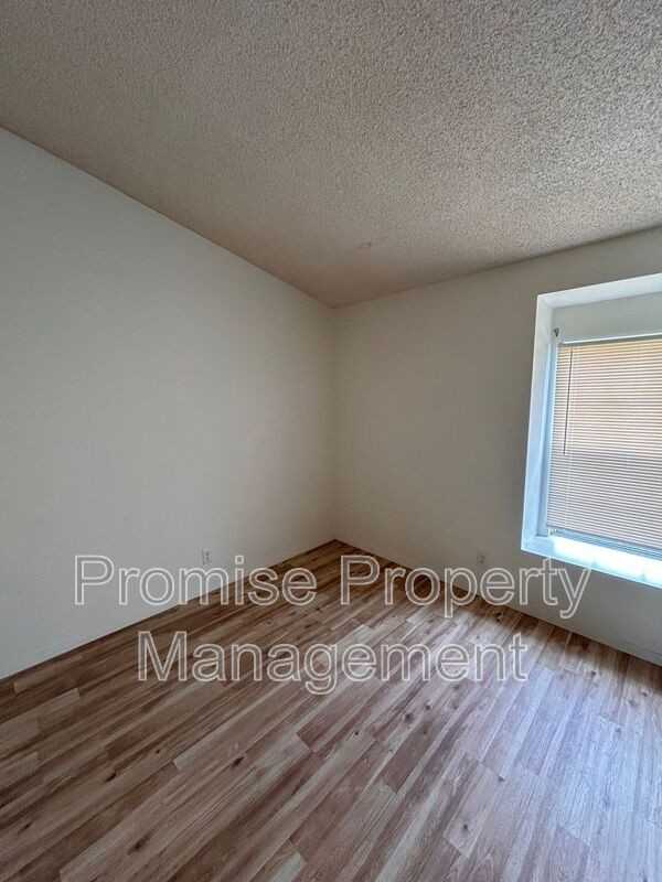 885 Pinewood Dr - Photo 7 of 14