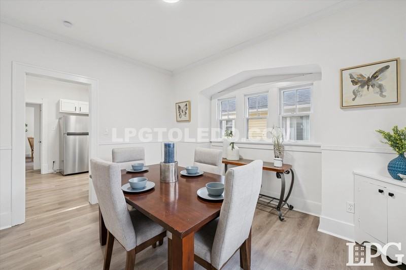 1044 Hawk St - Photo 7 of 37