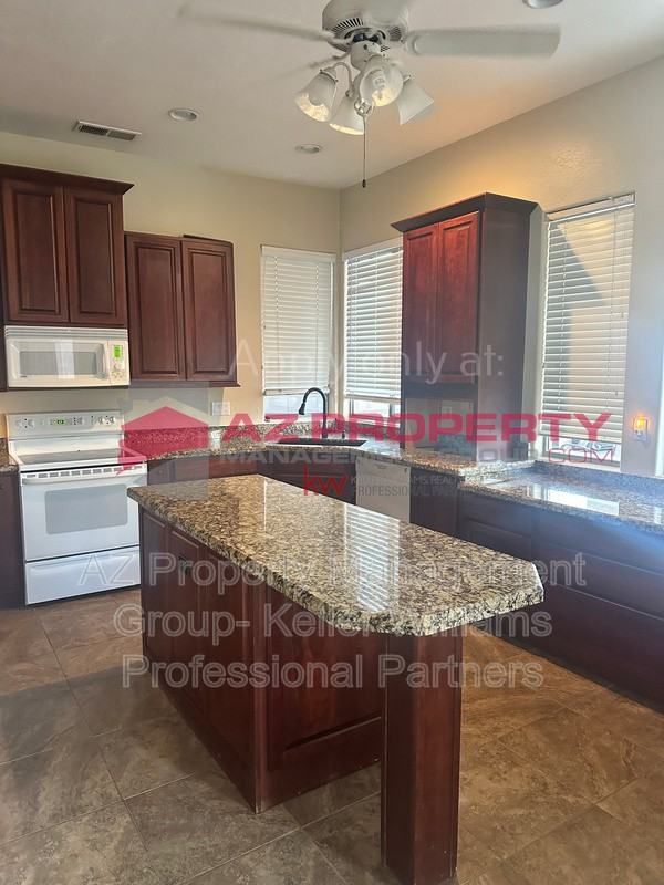 16802 W Tonbridge St - Photo 3 of 50