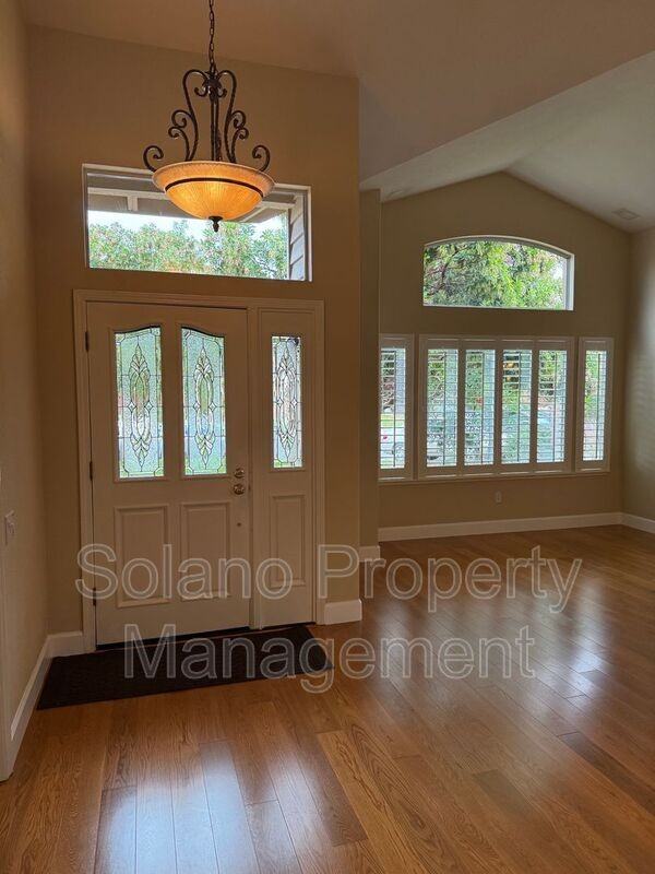 685 Hillcrest Cir - Photo 3 of 28