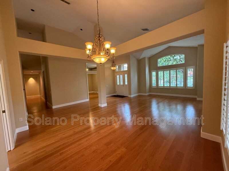 685 Hillcrest Cir - Photo 5 of 28