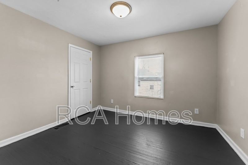 107 N Kealing Ave - Photo 4 of 9