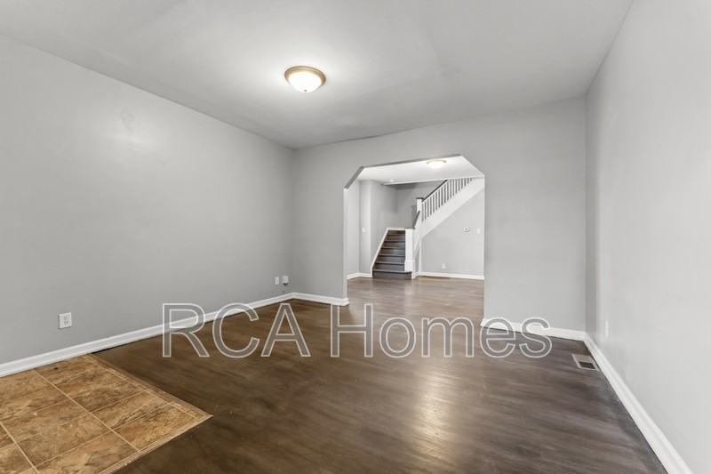 107 N Kealing Ave - Photo 5 of 9