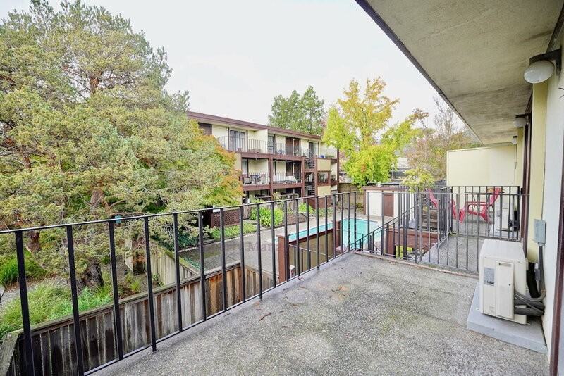 310 1st St #5 - Photo 2 of 10