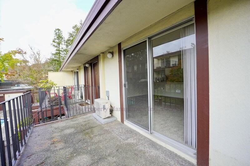 310 1st St #5 - Photo 3 of 10