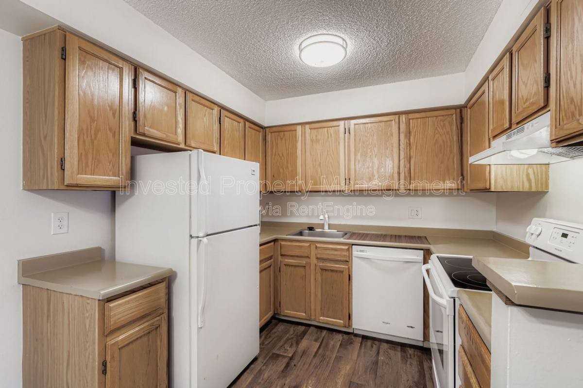 11913 E Harvard Ave #105 - Photo 3 of 10