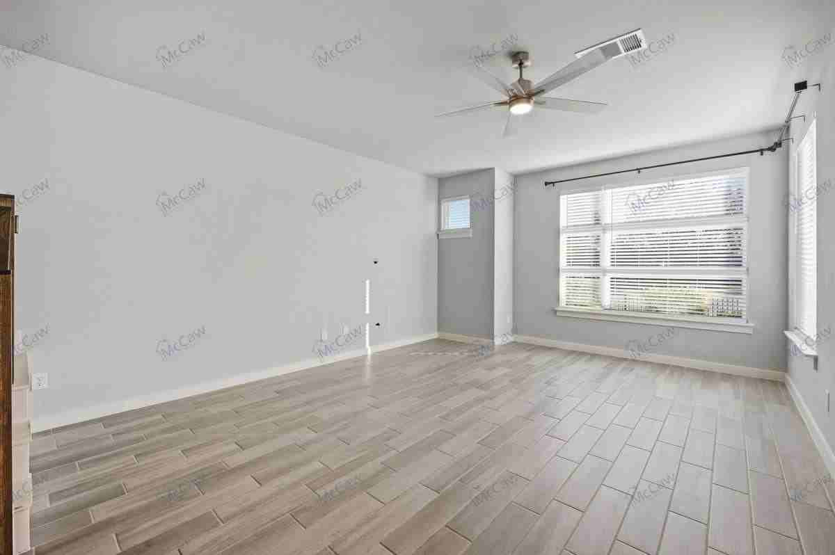 358 Oakbend Dr - Photo 2 of 10