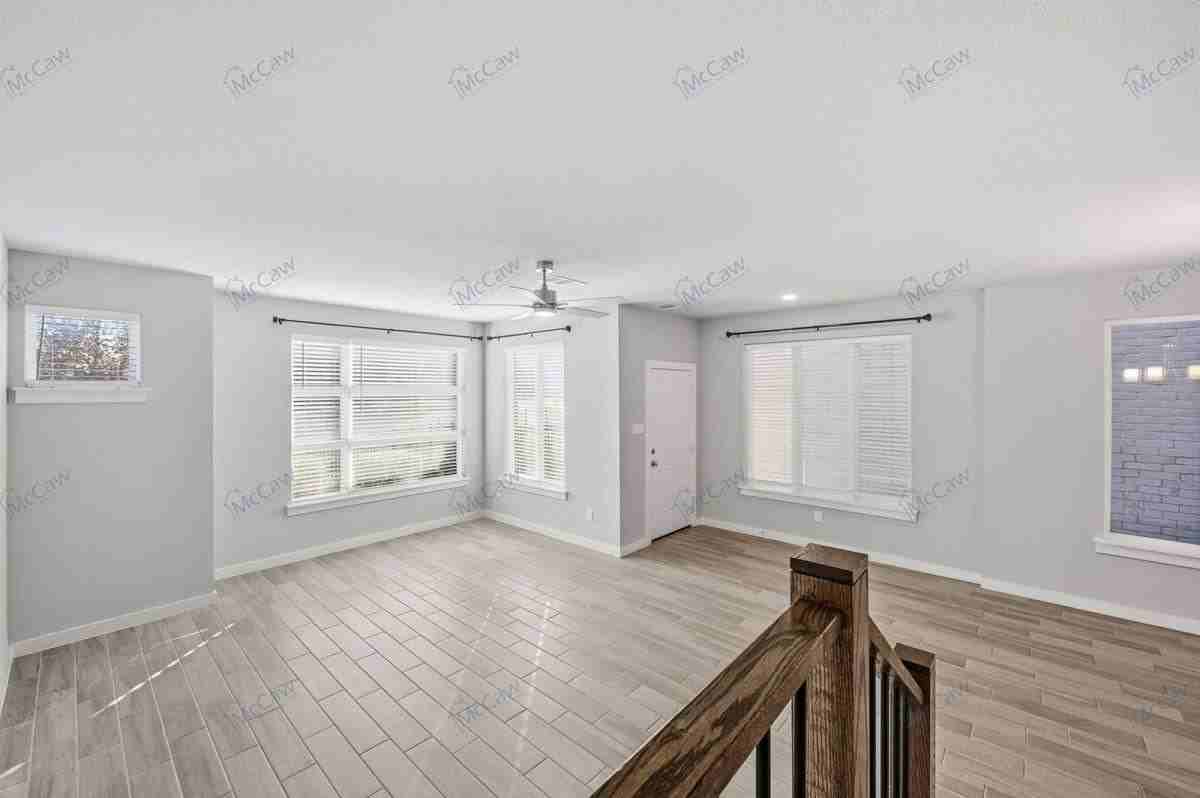 358 Oakbend Dr - Photo 3 of 10