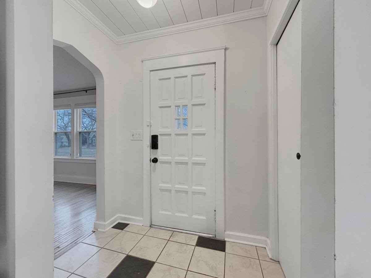 2729 Vernon Ave S - Photo 3 of 10