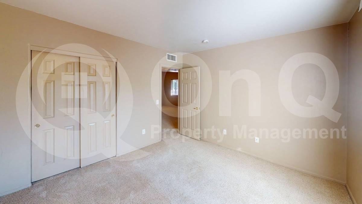 4011 N Stone Ave #1 - Photo 3 of 10