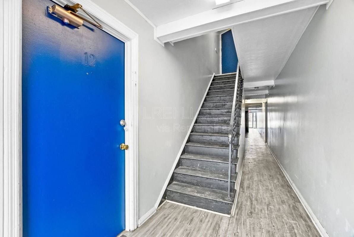 1708 Jennifer Rd #A12 - Photo 3 of 10