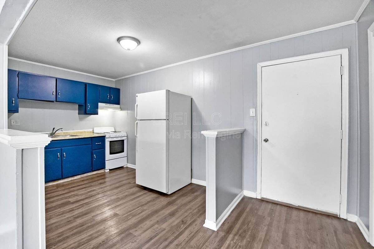 1708 Jennifer Rd #A12 - Photo 4 of 10