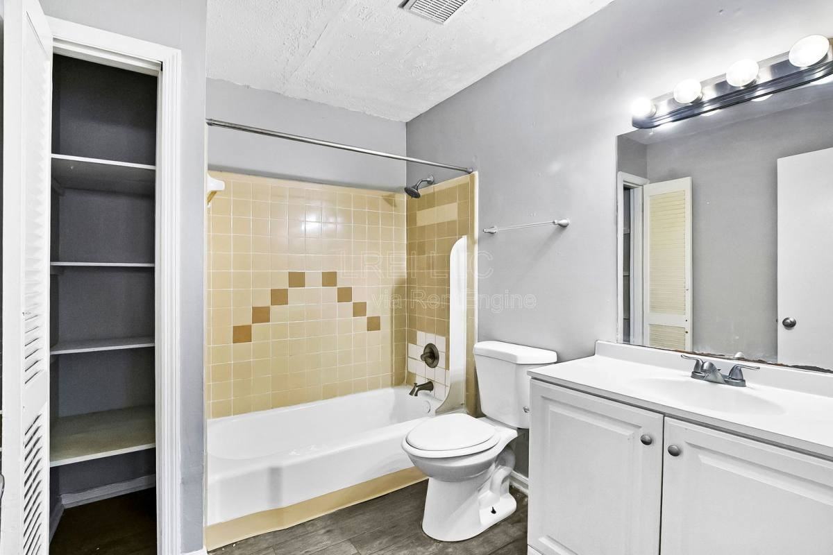 1708 Jennifer Rd #A12 - Photo 7 of 10