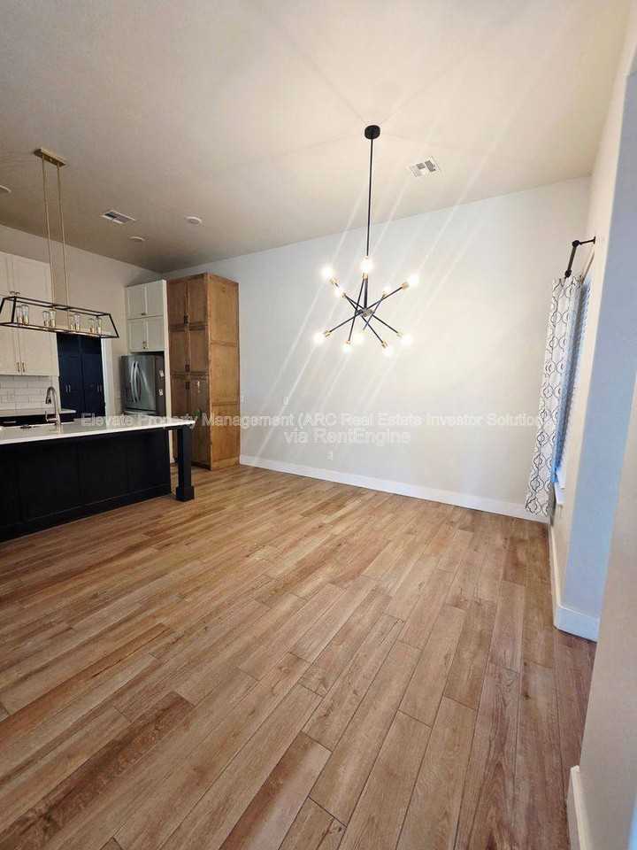 536 Barajas - Photo 7 of 10