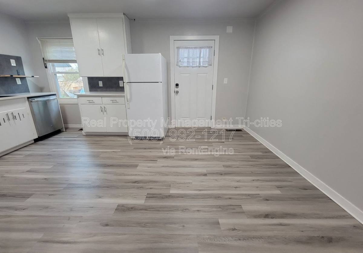 400 402 Barth Ave #402A - Photo 4 of 10