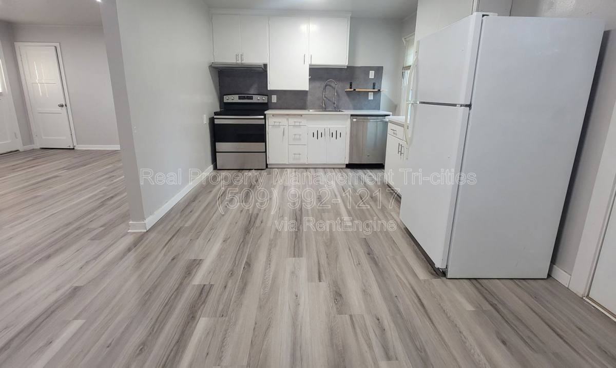 400 402 Barth Ave #402A - Photo 5 of 10