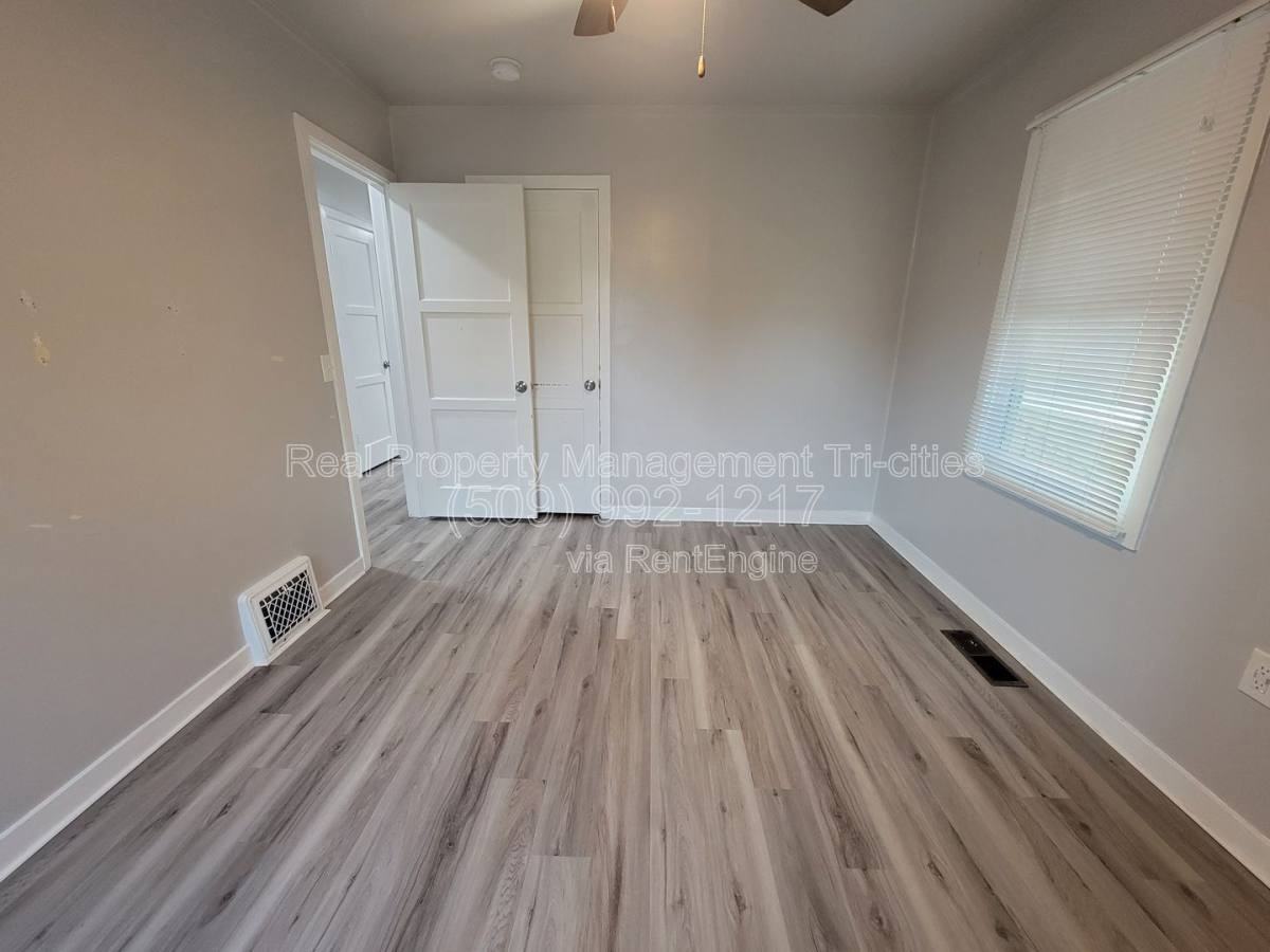 400 402 Barth Ave #402A - Photo 7 of 10