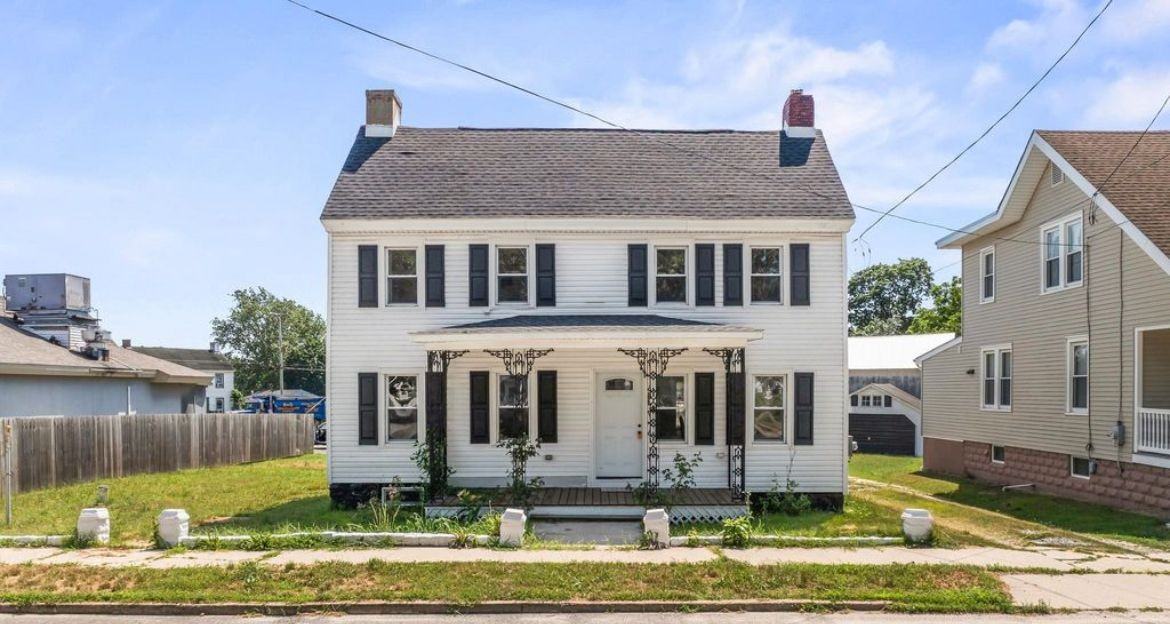 348 Main St - Photo 2 of 4