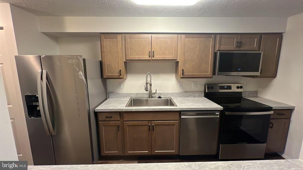 730 Heather Ridge Dr #B - Photo 2 of 12