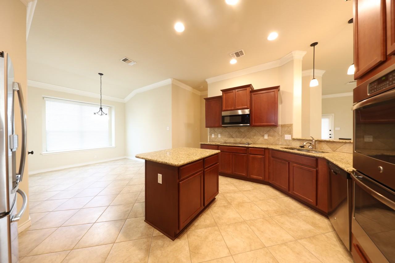 818 Valentino Dr - Photo 4 of 20