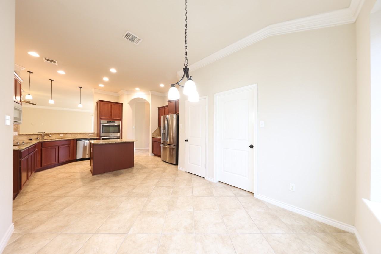 818 Valentino Dr - Photo 5 of 20