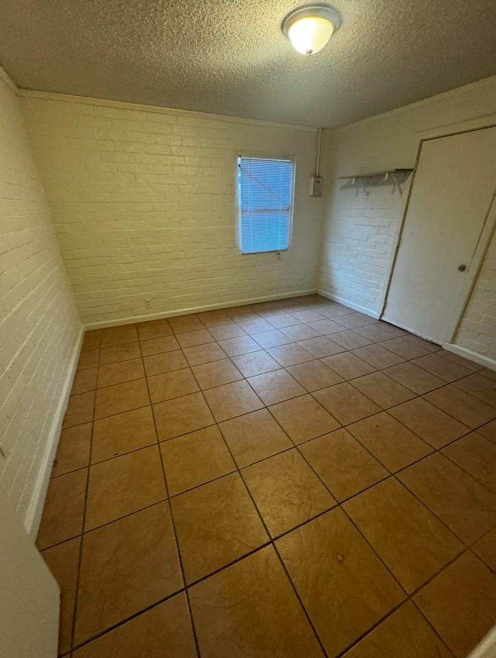 2260 E Hazelton Ave - Photo 6 of 10