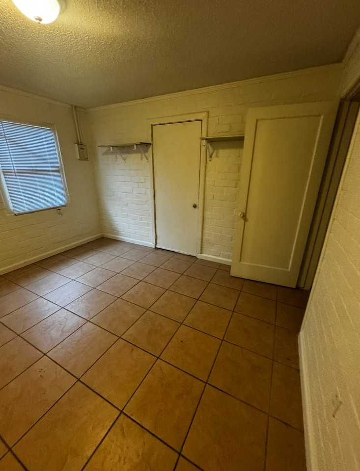 2260 E Hazelton Ave - Photo 7 of 10