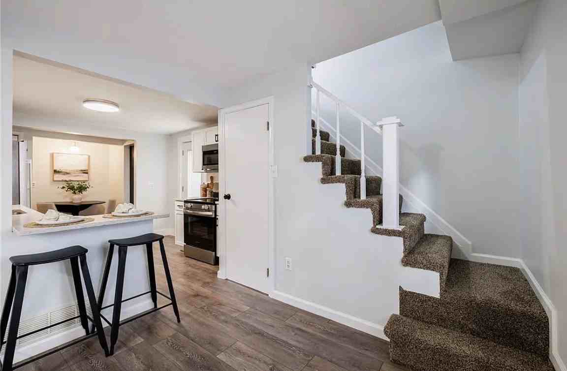 72 Mosley Rd - Photo 2 of 22