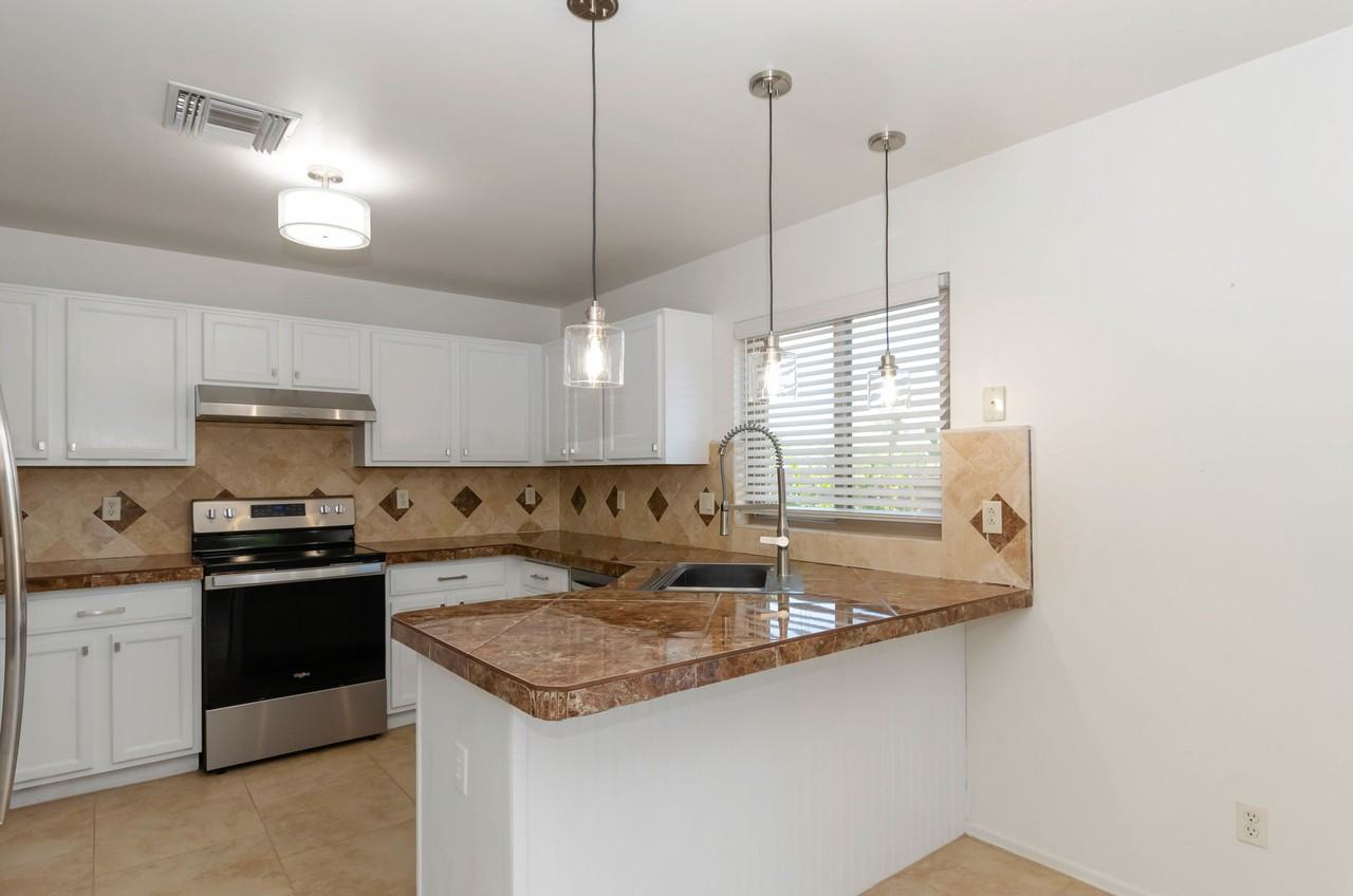 2076 W Silver Grass Pl - Photo 4 of 23