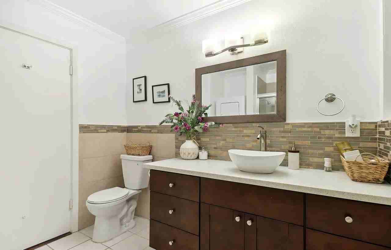 2610 Torrey Pines Rd - Photo 2 of 30