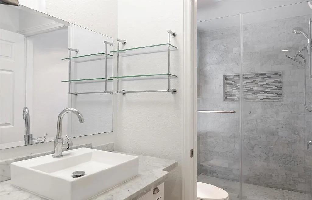 2928 Talbot St - Photo 2 of 25