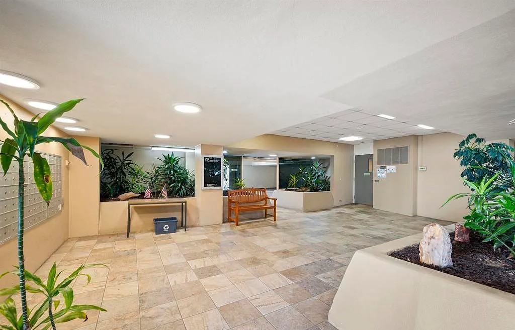 4944 Cass St - Photo 2 of 21