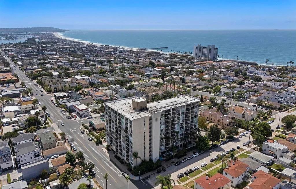 4944 Cass St - Photo 3 of 21