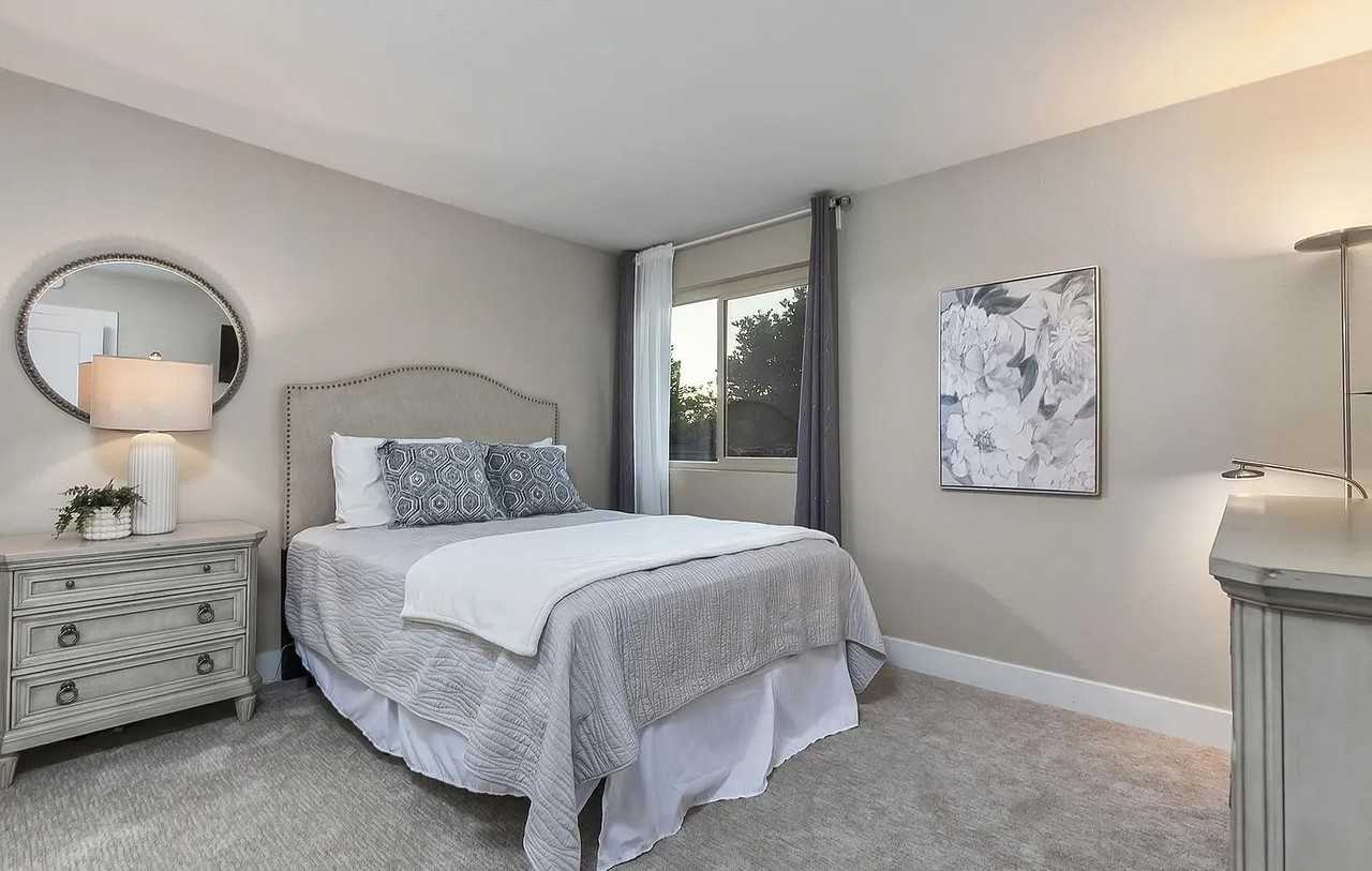 3104 Orleans E - Photo 2 of 24