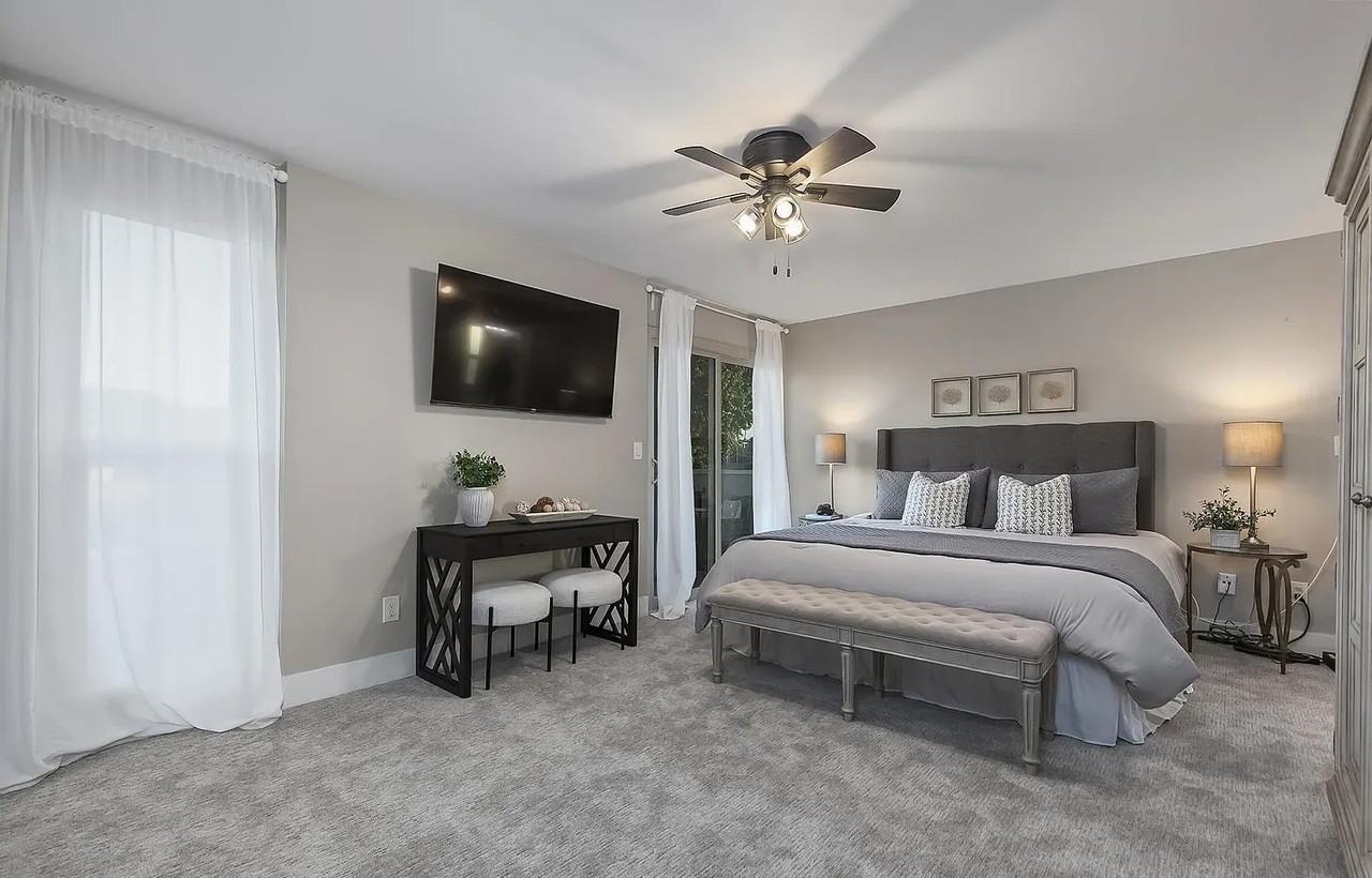 3104 Orleans E - Photo 5 of 24