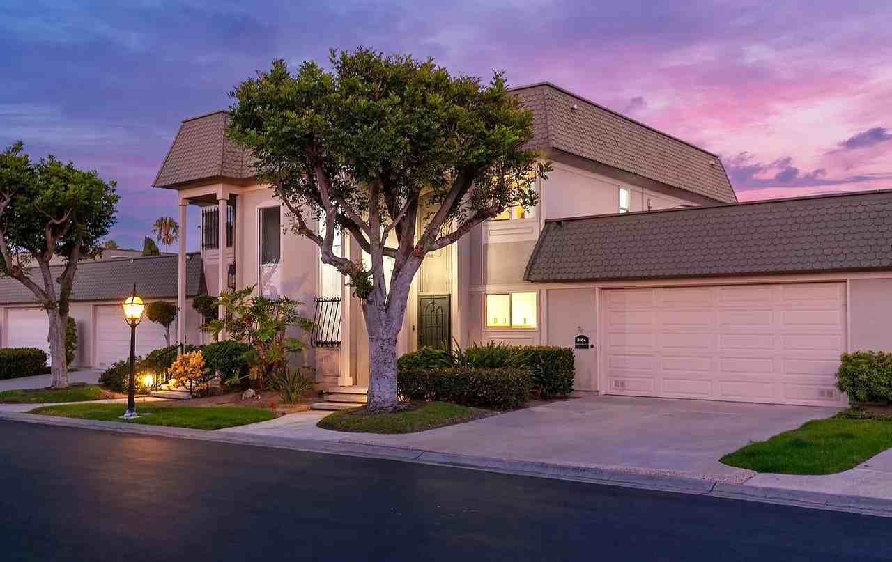 3104 Orleans E - Photo 7 of 24