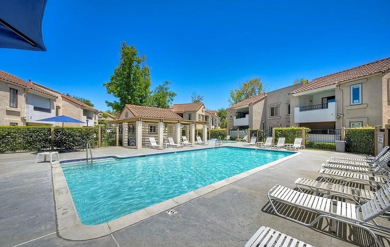 10692 Dabney Dr - Photo 2 of 30