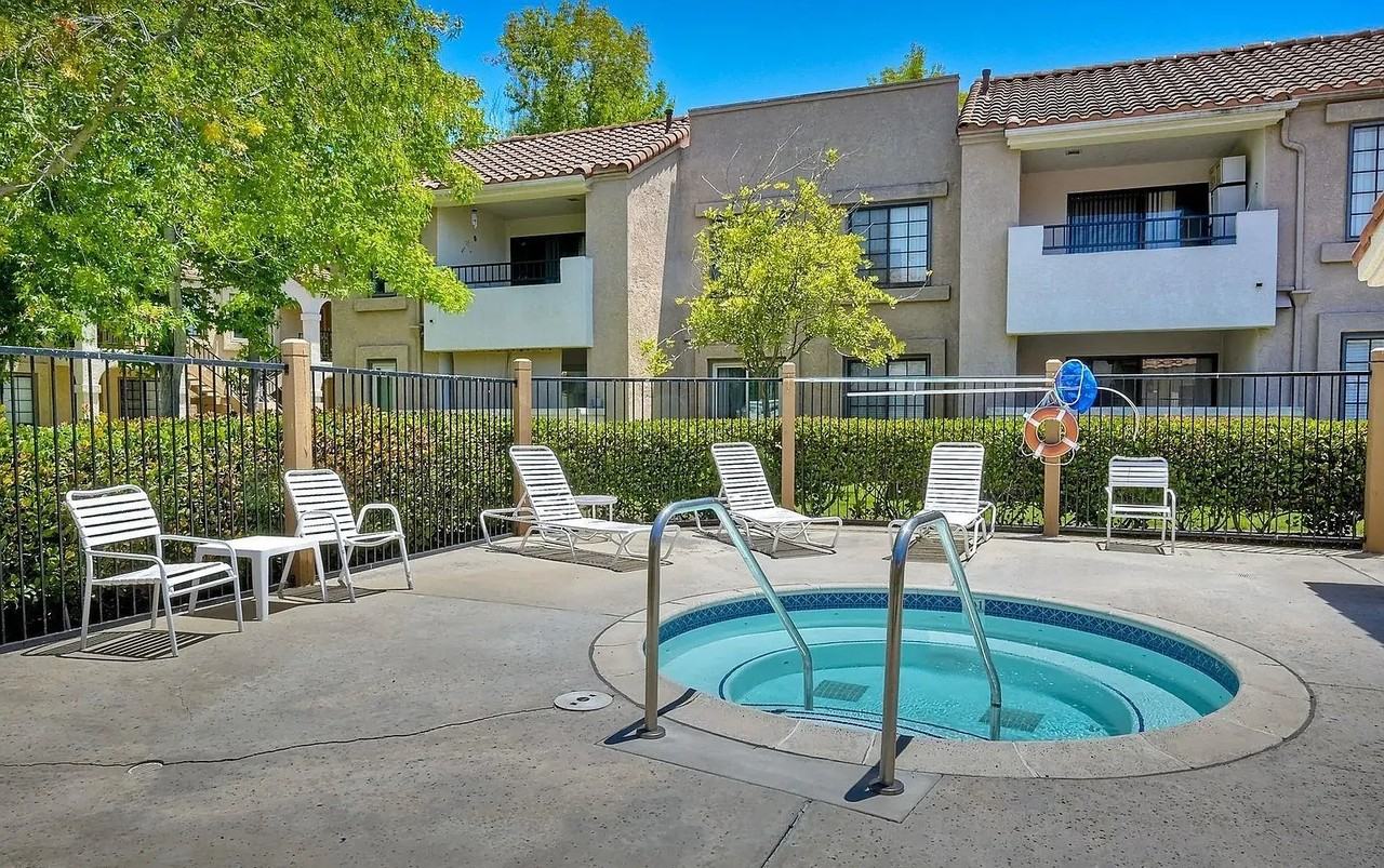 10692 Dabney Dr - Photo 4 of 30