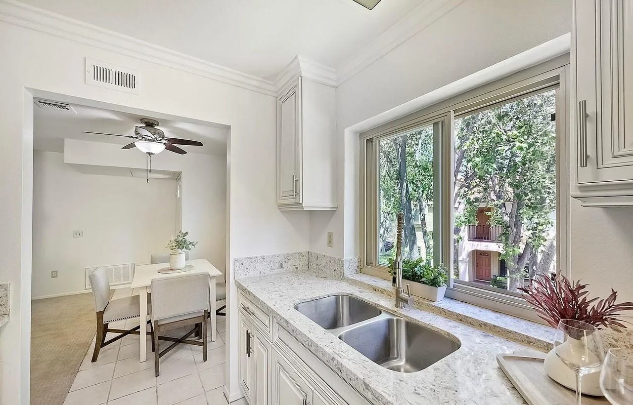 10692 Dabney Dr - Photo 7 of 30