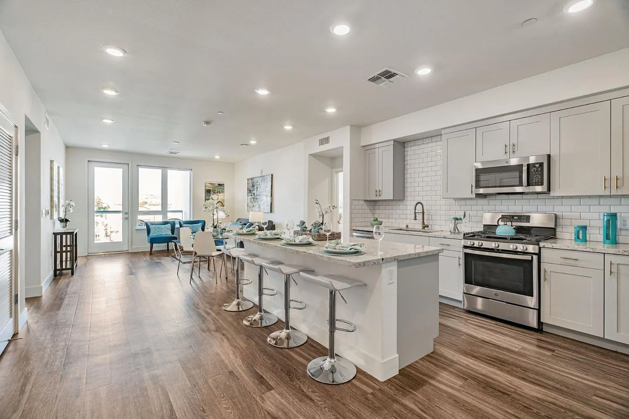 5925 Charlotte Dr - Photo 2 of 12