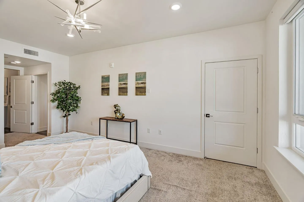 5925 Charlotte Dr - Photo 3 of 12