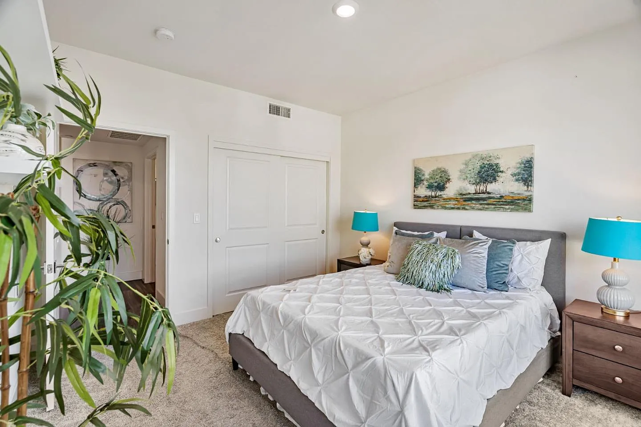 5925 Charlotte Dr - Photo 4 of 12