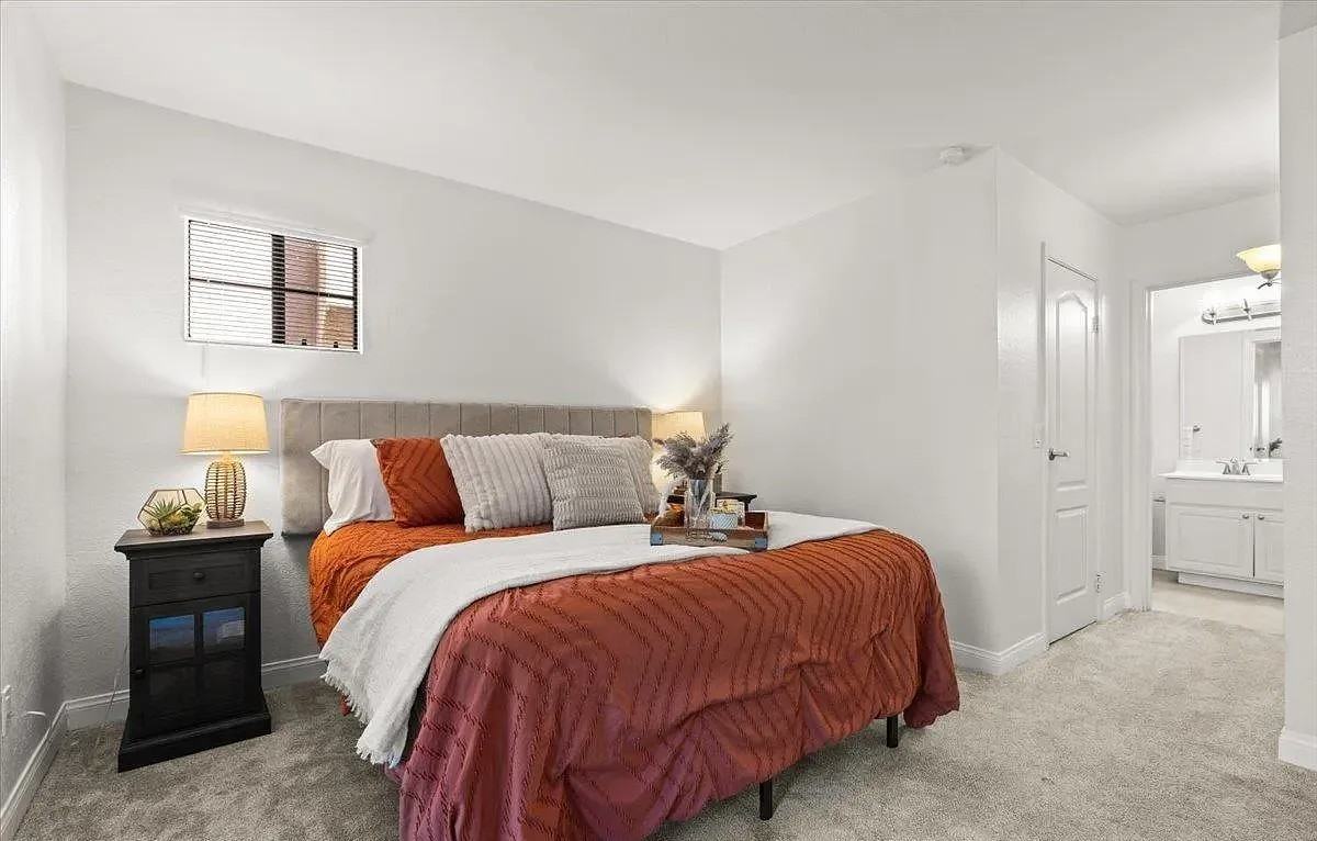 12055 Alta Carmel Ct - Photo 3 of 21